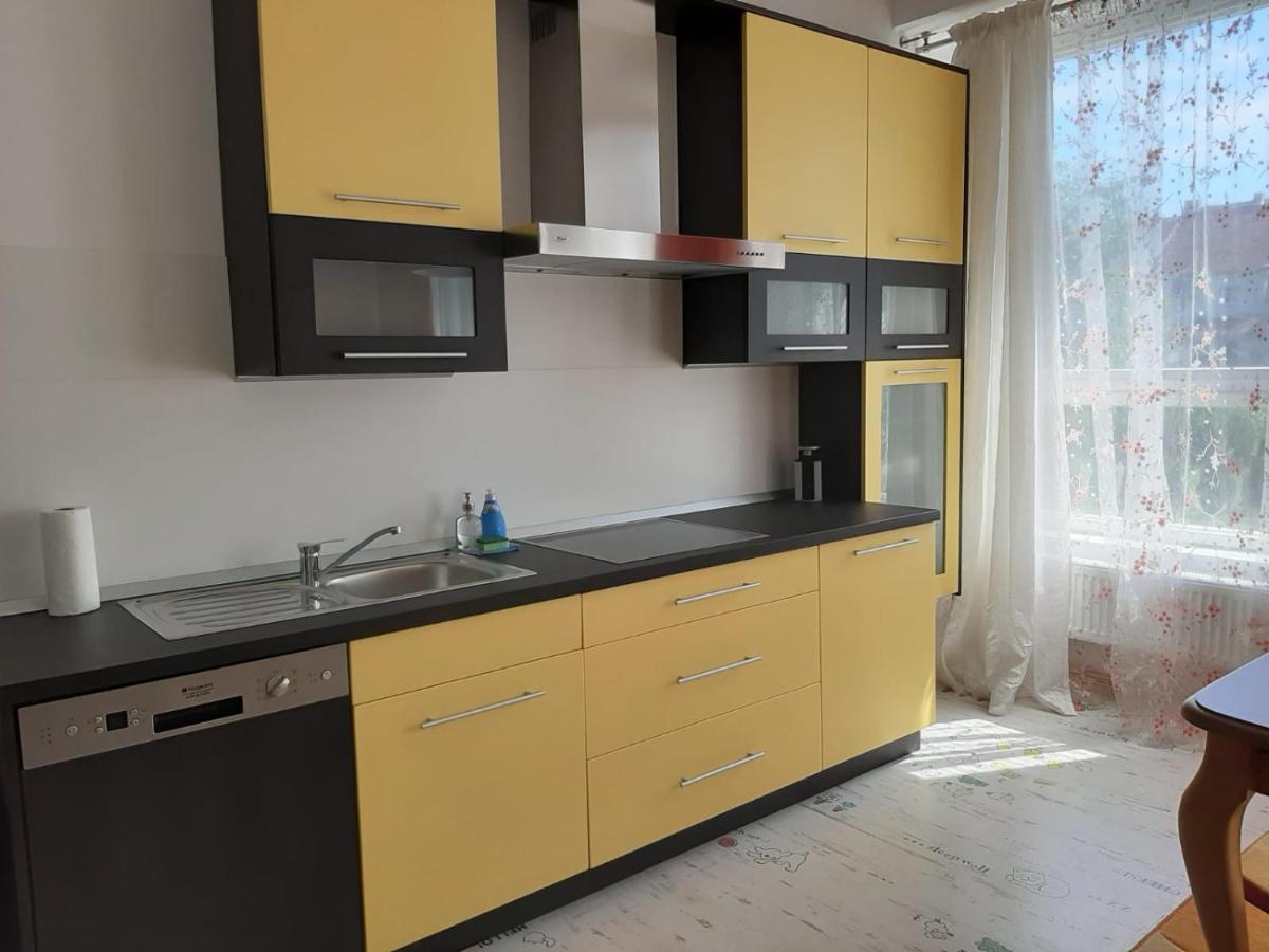 Žlutý apartmán v Chomutově Apartamento Exterior foto